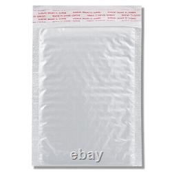 Sacs à bulles en poly mailleurs enveloppes blanches rembourrées d'emballage scellées pour expédition.